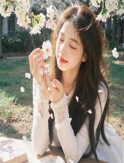 人物深度分析：《暗处的女儿》中的反派角色的复杂性与人性深度 认识人物与故事的互动